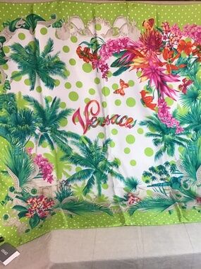 New Authentic Green Jungle Silk Scarf Versace Tropical Print 35”x35” With Box